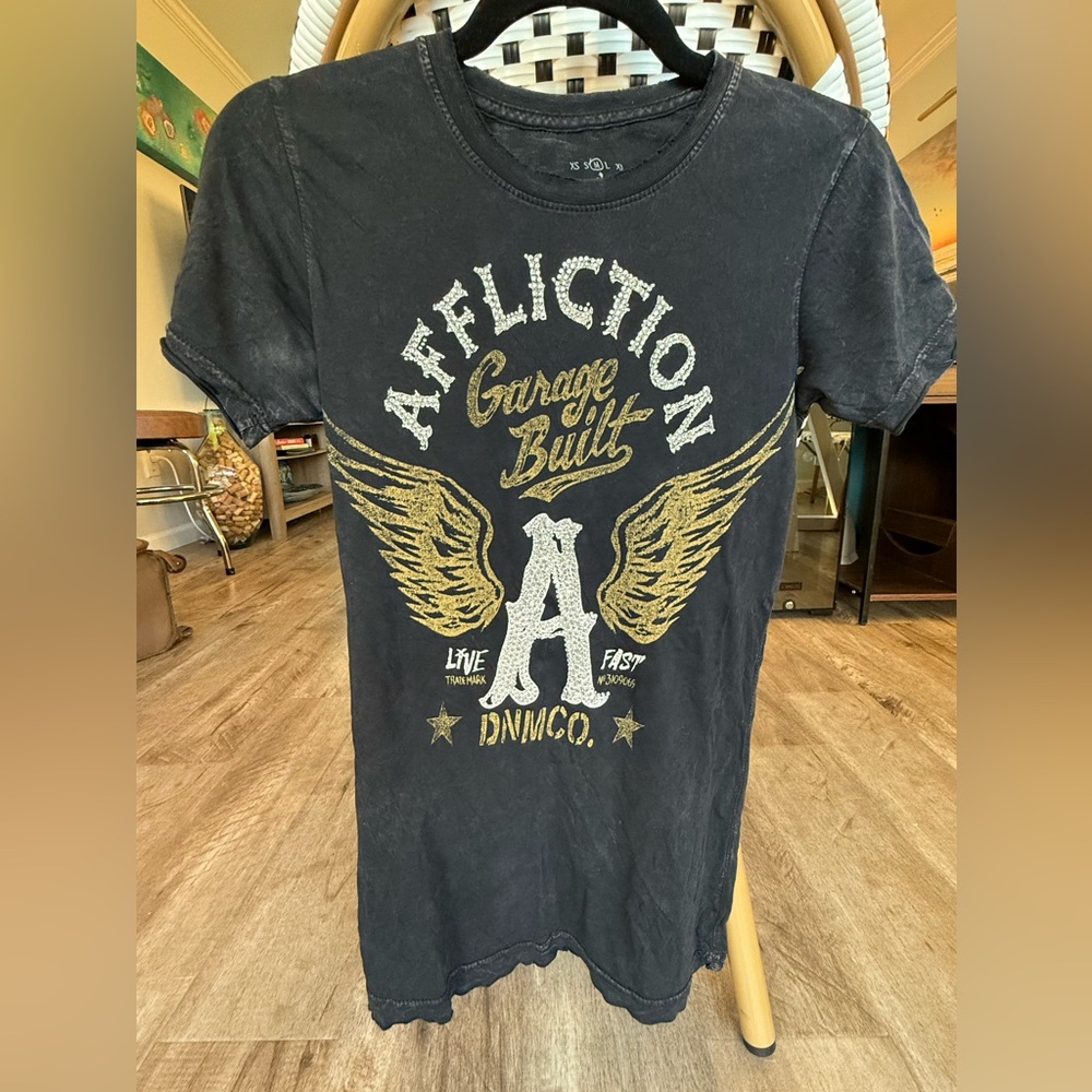 Vintage Y2K Affliction Black and Gold Short Sleeve Embellished Tee Size Medium